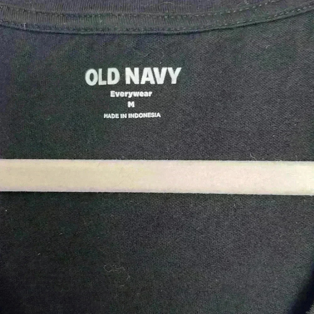 Old Navy everywear sleeveless vneck tshirt - Picture 2 of 5